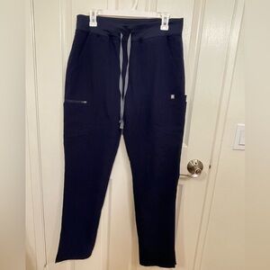 Figs scrub pants, size M-Tall